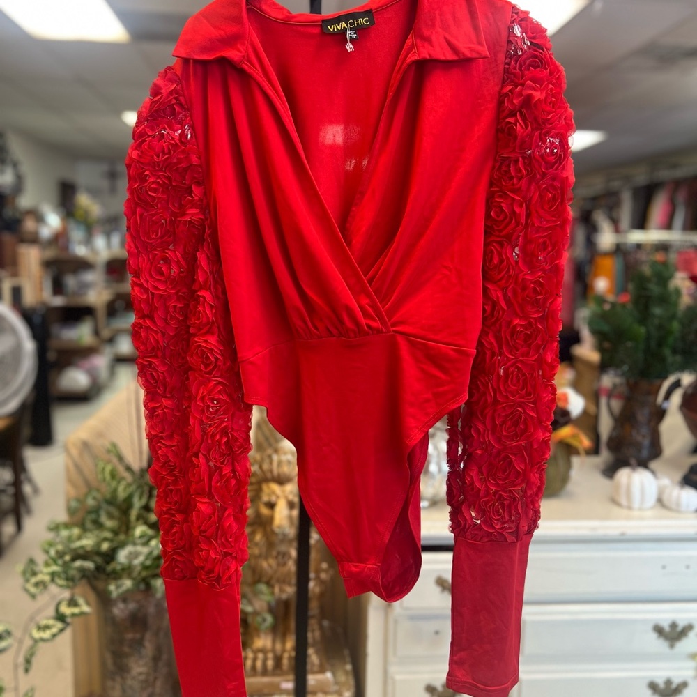 Red Floral Sleeve Women's Top - Picture 2 of 4